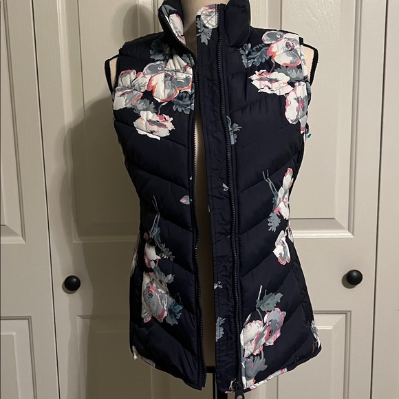 EUC, JOULES CLOTHING FLORAL QUILTED PUFFER VEST, NAVY HIGH GROVE PRINT SIZE US 6 - Picture 3 of 11